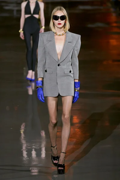 Look 10
